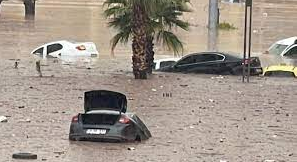 Şanlıurfa ve Adıyaman'da Sel Felaketi: Rüzgar Hava Trafiğini Olumsuz Etkiledi