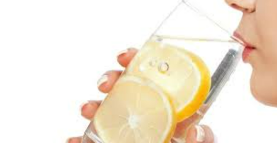 Sıcak su ve limon içmenin gerçek yüzü! Uzmanlar bu iddiaları çürüttü
