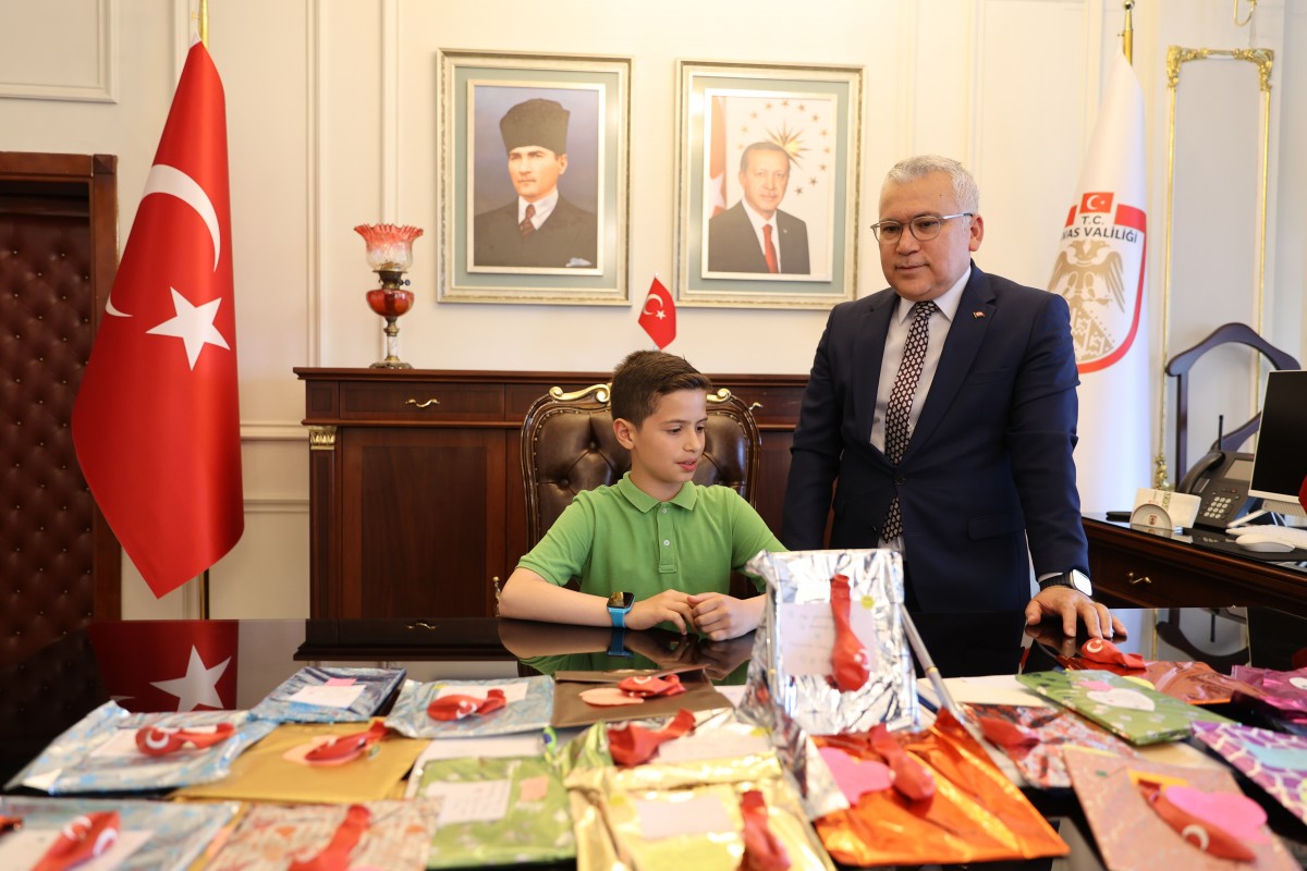 Sivas’ta İlkokul Öğrencileri Kitaplarını Deprem Bölgesine Gönderecek