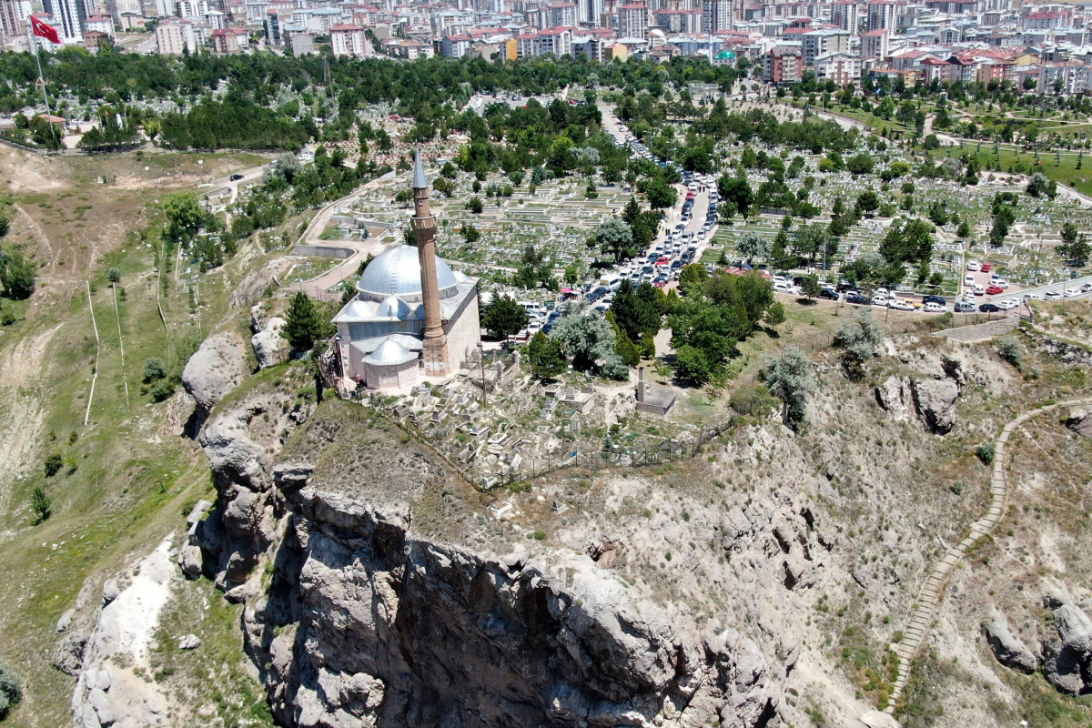 Sivas’ın En Çok Bilinen Uçurumu, Turizme Kazandırılmayı Bekliyor