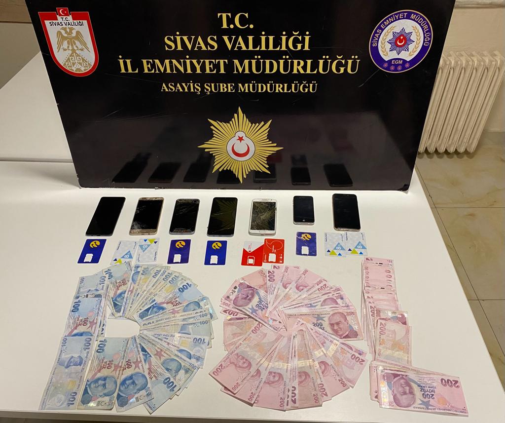 Sivas’ta Polis-Savcı Dolandırıcılığı Yapan 2 Şüpheli Tutuklandı