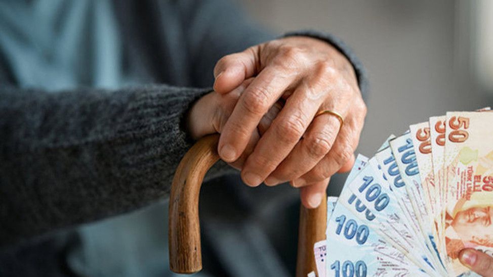 Milyonlarca Emekliye 5 Bin Lira İkramiye Masada 