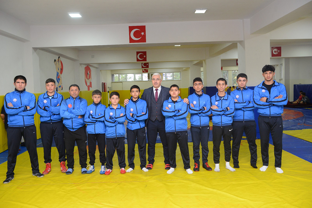 Sivas Demirspor Kulübü  Güreş  ekibi ozel bir turnuvaya katılmak için Polonya'ya gitti.