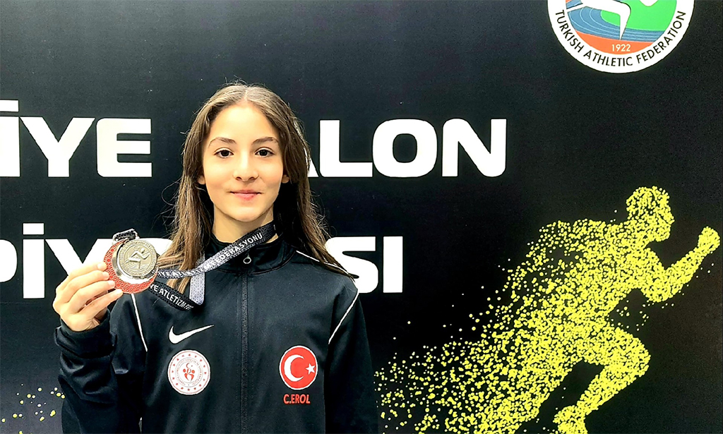 Ceyda Erol, U-14 Salon Türkiye Şampiyonasında Türkiye İkincisi Oldu!