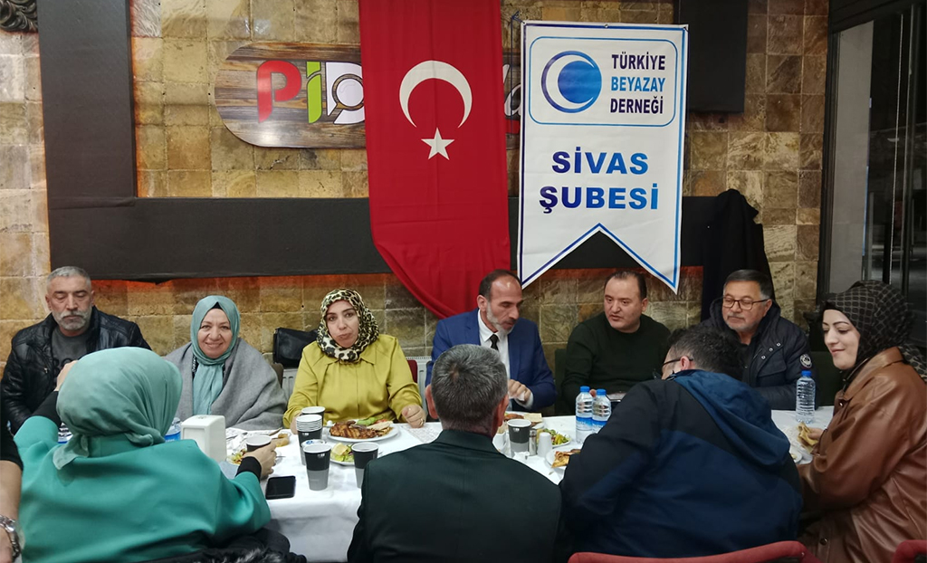 Türkiye Beyazay Derneği Sivas Şubesi İftar Programı Düzenledi