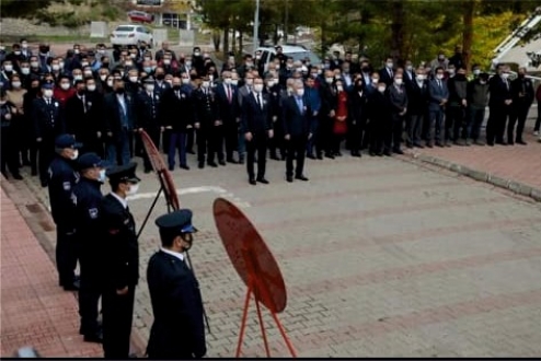 Atatürk Anıtına Çelenk sunma töreni yapıldı