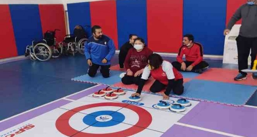 Bedensel Engelli Sporcular Floor Curling'de yarıştı