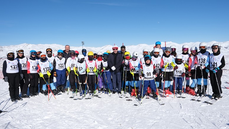 Rektörlük Kayak Turnuvaları Düzenlendi