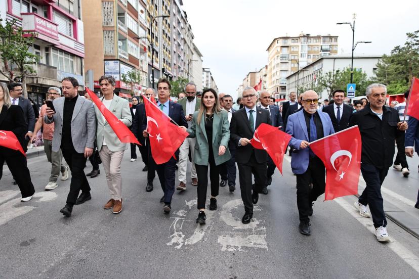 Sivas'ta 2'nci Uluslararası Film Festivali kortejle başladı