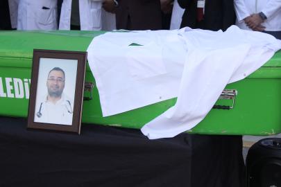 Beyaz önlüğüyle uğurlandı