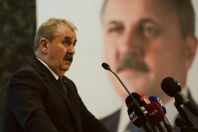 Destici’den Net Mesaj: “Al Bayrağımızı Öpmeyenlerin Sözüne İnanmayız!”