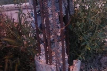 Sıcak Çermik Yolu Üzerindeki Elektrik Direkleri Tehlike Saçıyor!