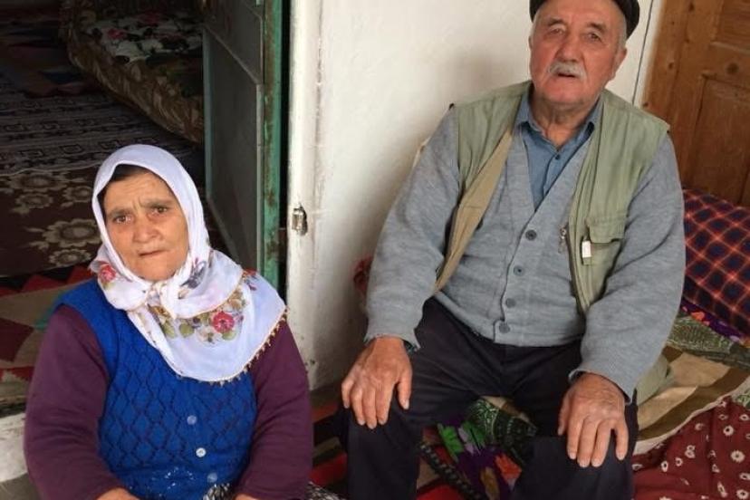 Sivas'ta devrilen traktördeki çift, öldü