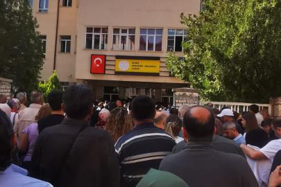Sivas’ta LGS Heyecanı: Veliler En Az Öğrenciler Kadar Heyecanlıydı