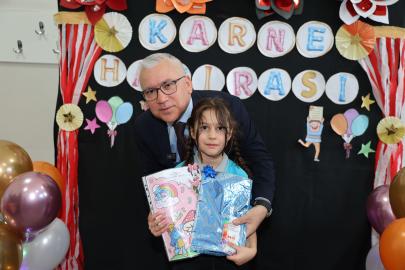 Vali Yılmaz Şimşek Öğrencilerin Karne Sevincine Ortak Oldu