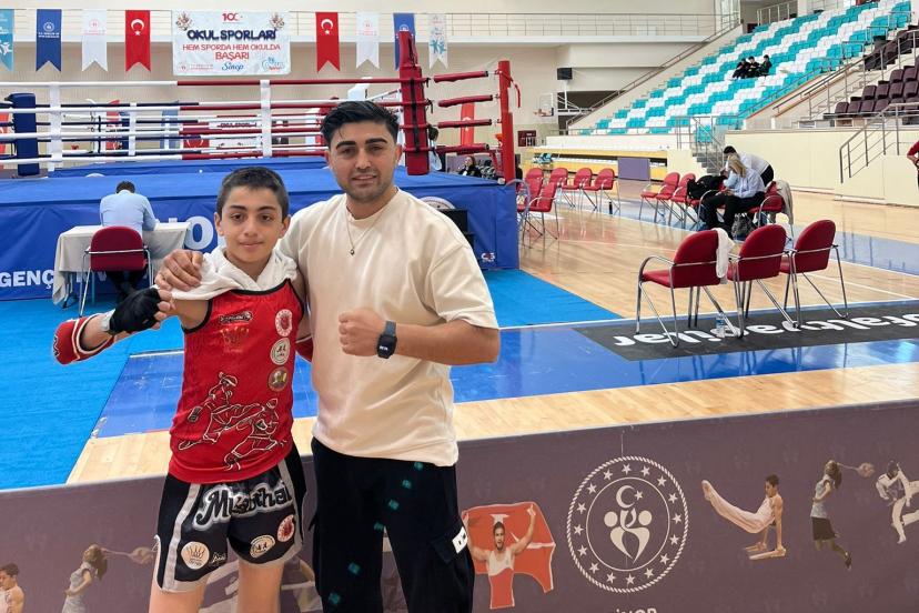 Sivaslı Genç Sporculardan Muaythai Şampiyonası’nda Büyük Başarı