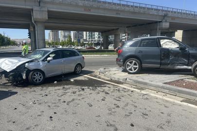 Sivas'ta cip ile otomobil çarpıştı: 4 yaralı