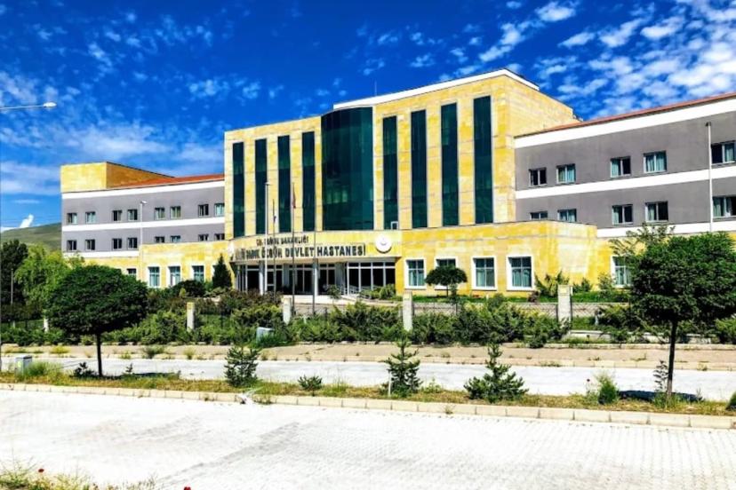 Divriği’de Hastane Mesai Düzeni Tepkilere Neden Oldu..!