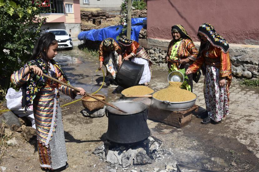 Yeniköy'ün 'eski' adetleri