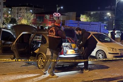 Otomobilde çakmak gazı patladı; 3 yaralı