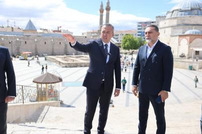 Sivas Kent Meydanı’nda Zemin Yenileme Çalışmaları Başlıyor