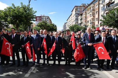 Sivas’ta “Kahramanlarla Kardeşlik Yolunda” Gaziler Günü Yürüyüşü