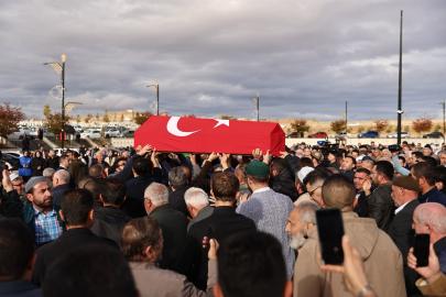 Sivas, Yavuz Bülent Bakiler’i Son Yolculuğuna Uğurladı