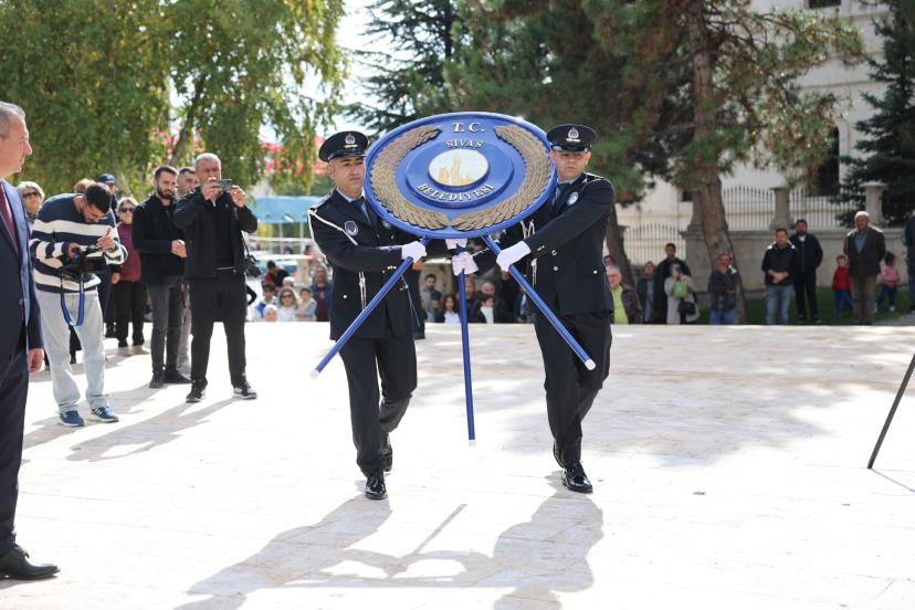 Sivas Zabıta Ekipleri Yeni Tören Kıyafetleriyle Göz Kamaştırdı