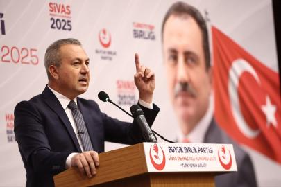 BAŞKAN ADEM UZUN’UN KONGREDEKİ SÖZLERİ SALONU AYAĞA KALDIRDI