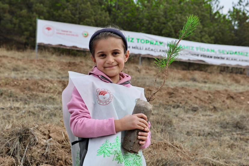 Fidanlar Toprakla Buluşturuldu
