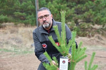 “Şahidimiz toprak, imzamız fidan, sevdamız yeşil vatan.”
