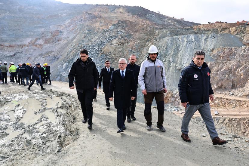 Sivas Valisi Yılmaz Şimşek’ten Maden Ocağındaki Göçük Bölgesine Ziyaret