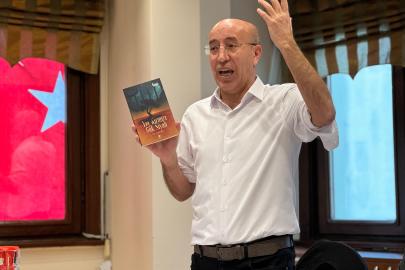 Hakikatlerin dili vardır