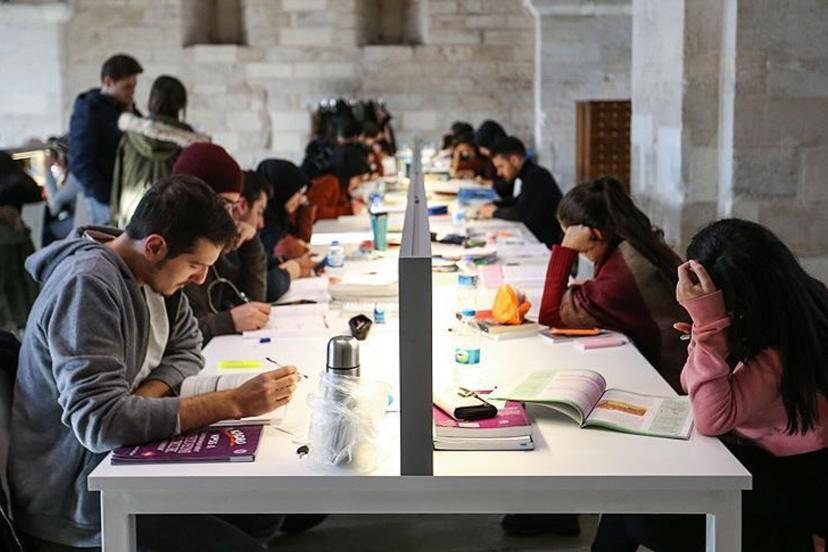 ÖZEL ÜNİVERSİTELERE ZAM SINIRI GELİYOR