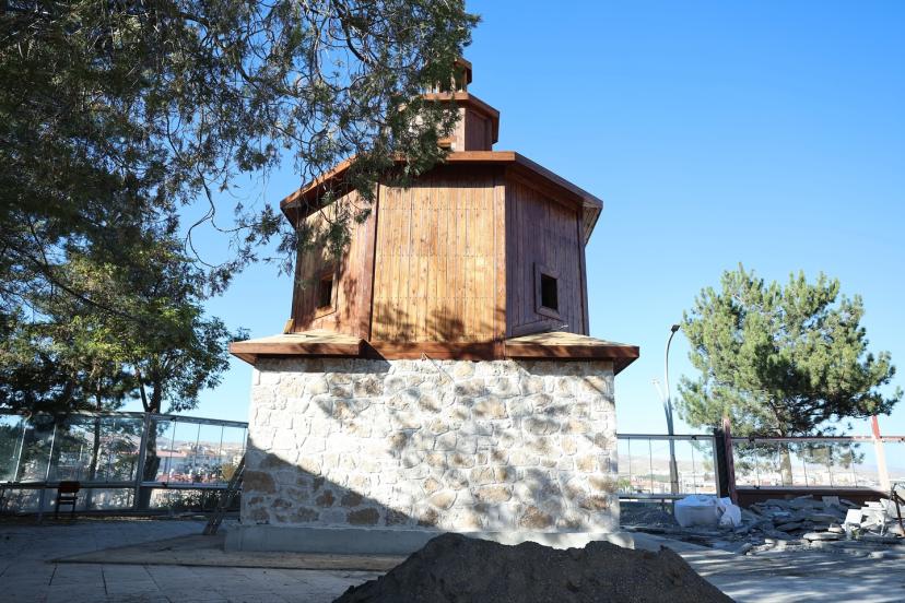 Sivas’ta Tarihi Saat Kulesi Yeniden İnşa Edildi