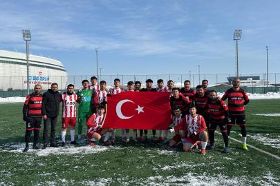 Sahaya Türk Bayrağıyla Çıktılar