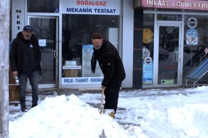 Sivas’ta Örnek Dayanışma: Celal Bayar Caddesi Esnafı Kardan Yol Açtı