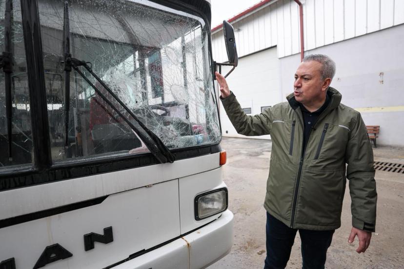 Sivas Belediyesi’ne Ait İşçi Servis Aracına Saldırı