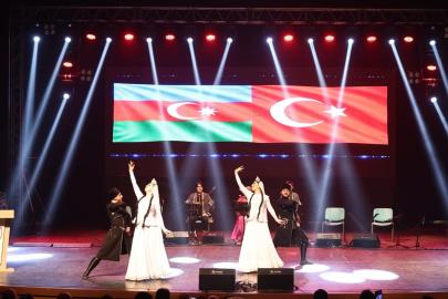 Sivas’ta Âşık Ruhsati’yi Anma Gecesi ve 14. Sultan Şehir Kültür Şöleni Coşkuyla Gerçekleştirildi