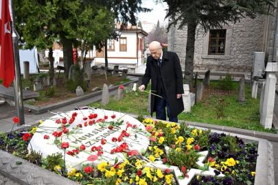 Devlet Bahçeli’den Muhsin Yazıcıoğlu’nun Kabrine Ziyaret