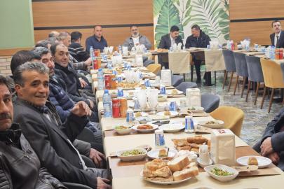 İYİ Parti Sivas Merkez İlçe Başkanlığı’ndan 8 Mart’ta Kadınlara Çiçekli Kutlama