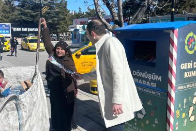 İYİ Parti Sivas Merkez İlçe Başkanlığı’ndan 8 Mart’ta Kadınlara Çiçekli Kutlama