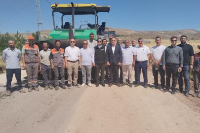 Vali Yardımcısı Halil İbrahim Yeşilyurt, Elmalı Köyü Yolundaki BSK Asfalt Çalışmalarını İnceledi