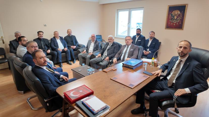 Mustafa Eken’den siyasi partilere ziyaret: “Sivas’ın kazanması için istişareye önem veriyoruz”