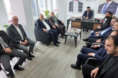 Mustafa Eken’den siyasi partilere ziyaret: “Sivas’ın kazanması için istişareye önem veriyoruz”